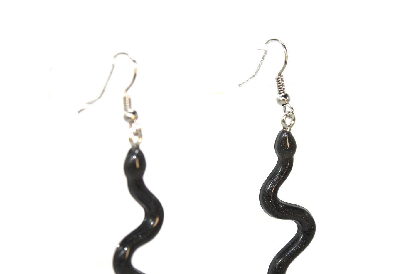 pendientes snake negro epoxi