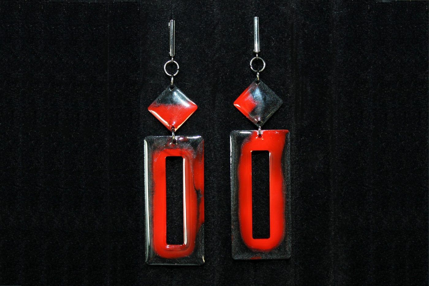 pendientes rectángulo rojo negro epoxi
