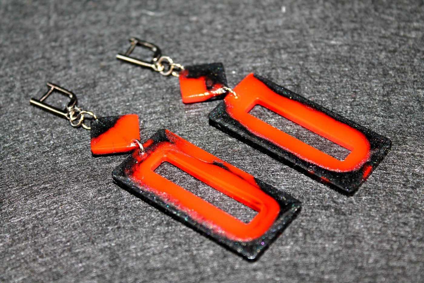 pendientes rectángulo rojo negro epoxi