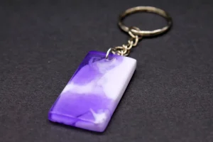 llavero rectangular violete